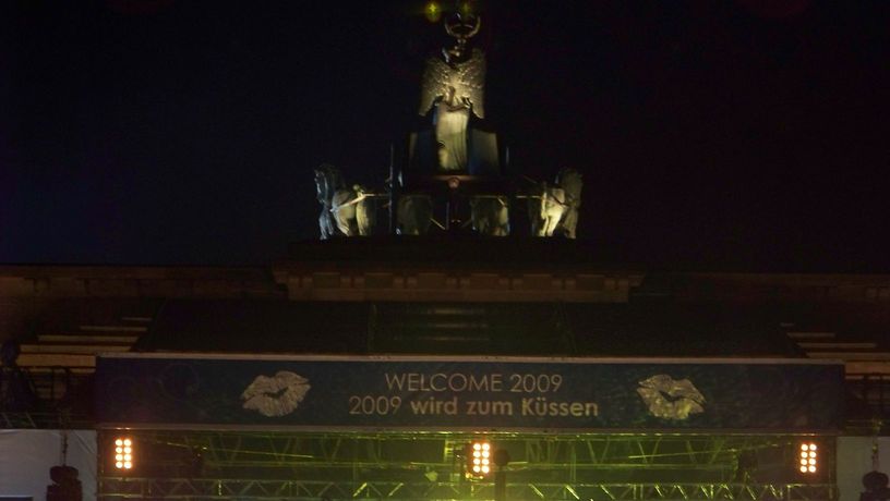 Soso... 2009 soll das Jahr des Küssens werden... Ich verlange sofortige Beweise^^