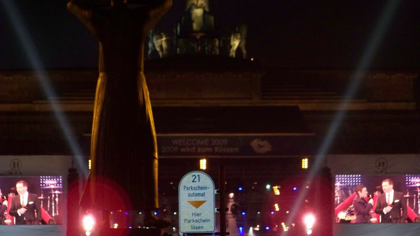 Mist... Wie soll ich bei den Menschenmassen mein Auto wegfahren...