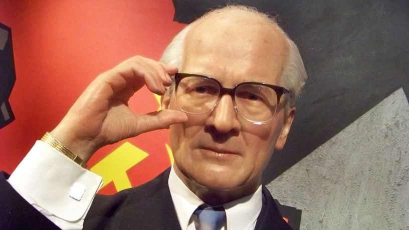 Wieso gabs im Osten eigentlich keinen Schwenker... Dafür sollte man ihn posthum foltern...